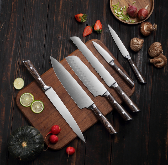 6-ቁራጭ 3Cr13 አይዝጌ ብረት የወጥ ቤት ቢላዋ አዘጋጅ - የፓክካ የእንጨት እጀታ ከብረት ማጠንጠኛ ጋር