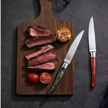 Nož Santoku proti kuharskemu nožu, katerega bi morali izbrati leta 2026