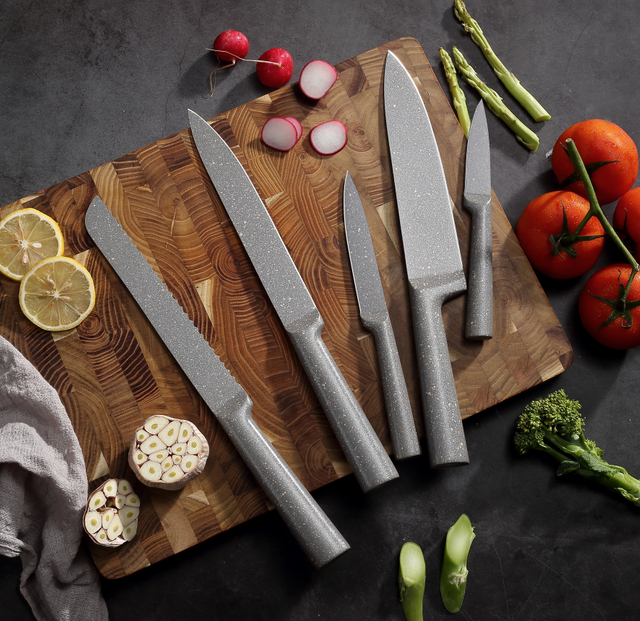 Komplet thika kuzhine prej &ccedil;eliku inox t&euml; personalizuesh&euml;m me 5 pjes&euml; n&euml; stilin retro, Dizajni klasik i romanit me dorez&euml; t&euml; zbraz&euml;t